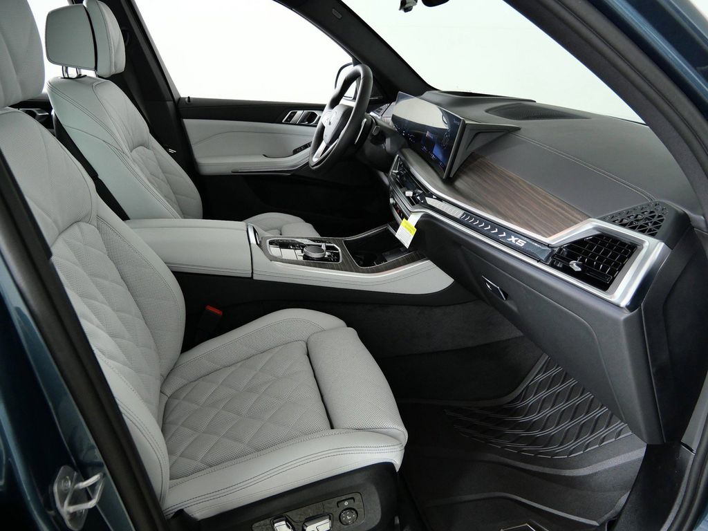 Thumbnail: 2026 BMW X5 - 9