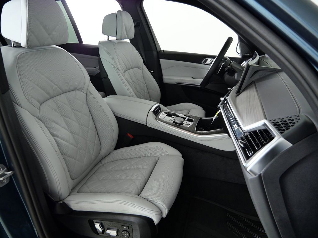 Thumbnail: 2026 BMW X5 - 10
