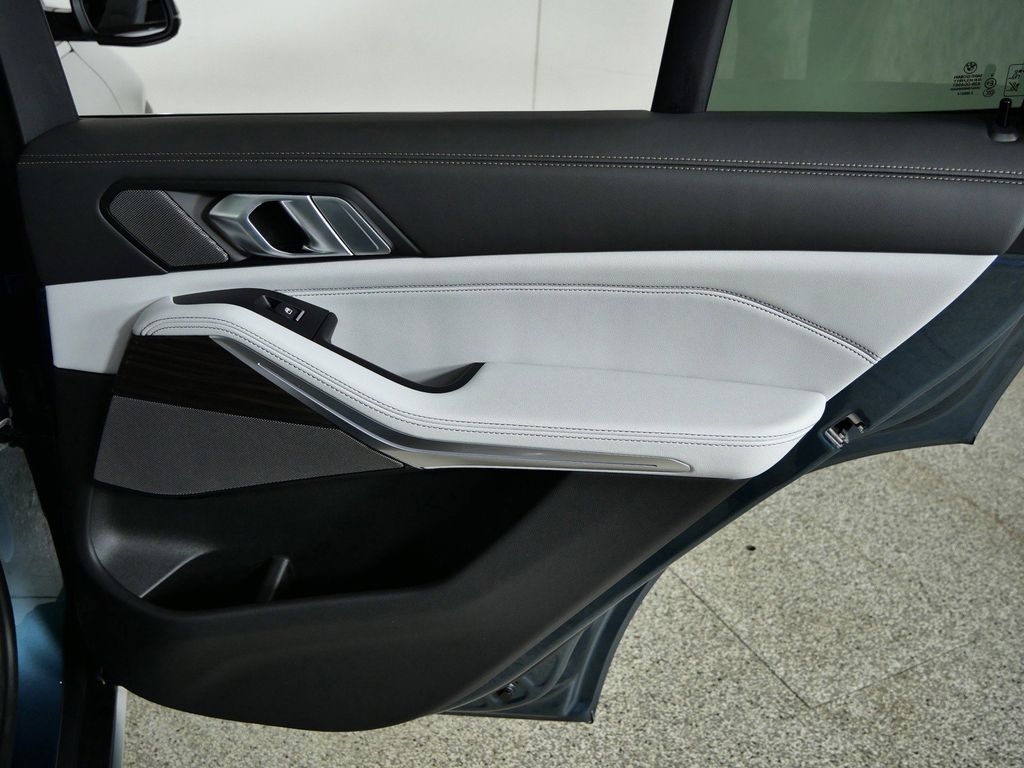 Thumbnail: 2026 BMW X5 - 32