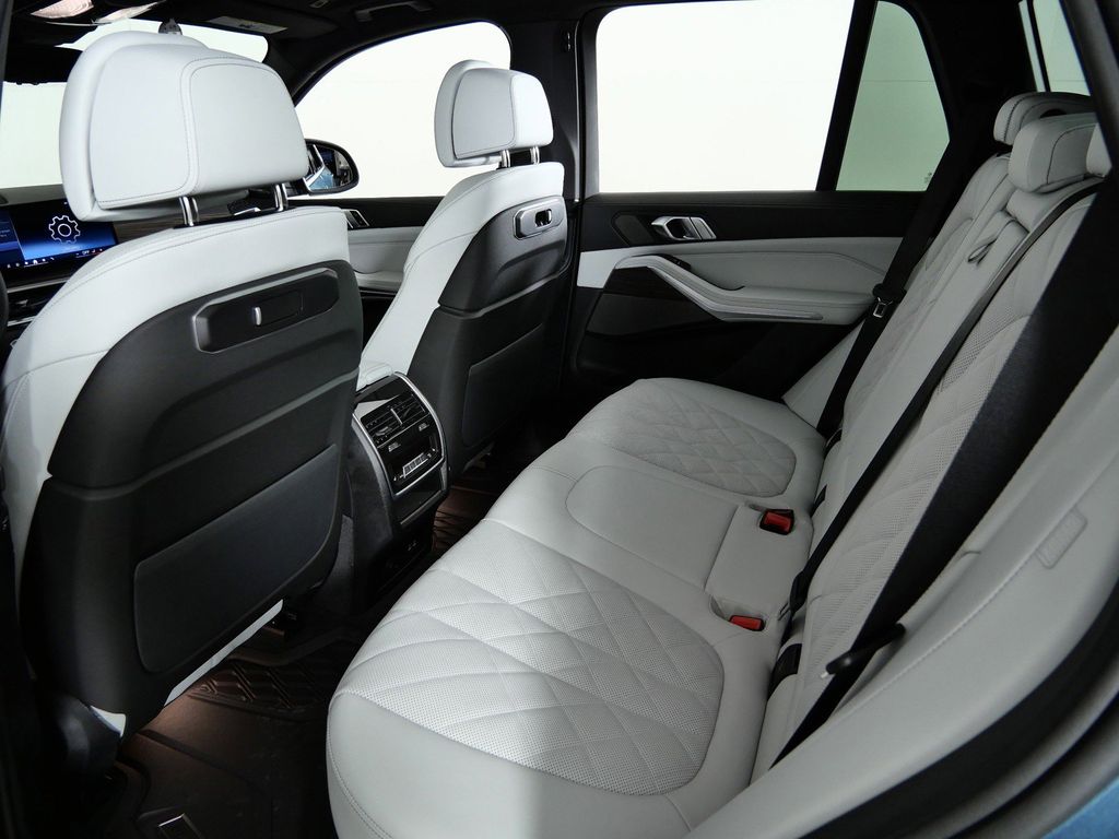 Thumbnail: 2026 BMW X5 - 37