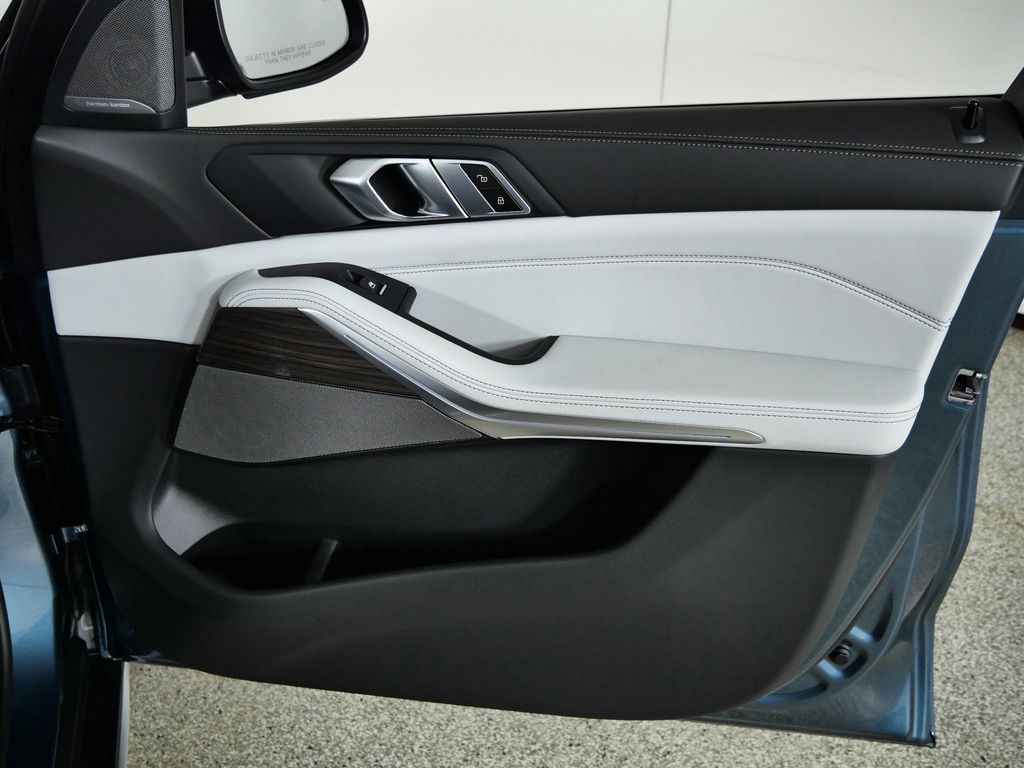 Thumbnail: 2026 BMW X5 - 28