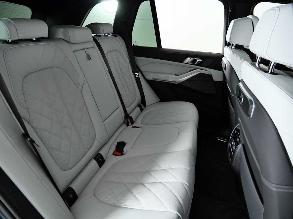 Thumbnail: 2026 BMW X5 - 33