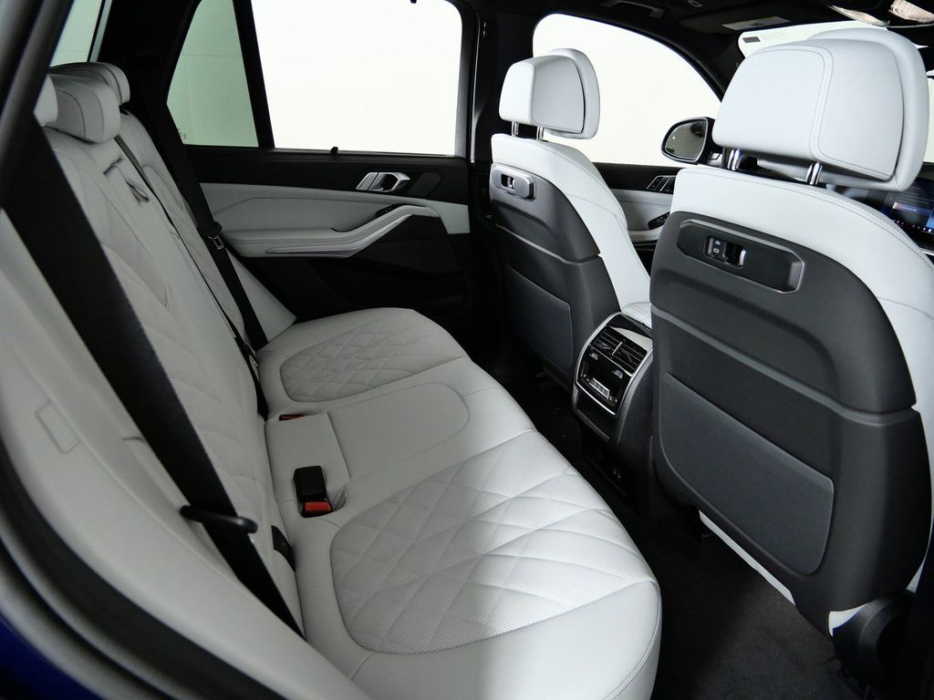 Thumbnail: 2026 BMW X5 - 11