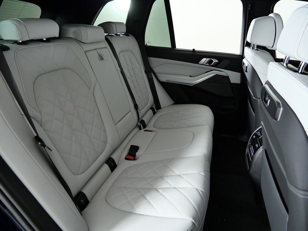 Thumbnail: 2026 BMW X5 - 33
