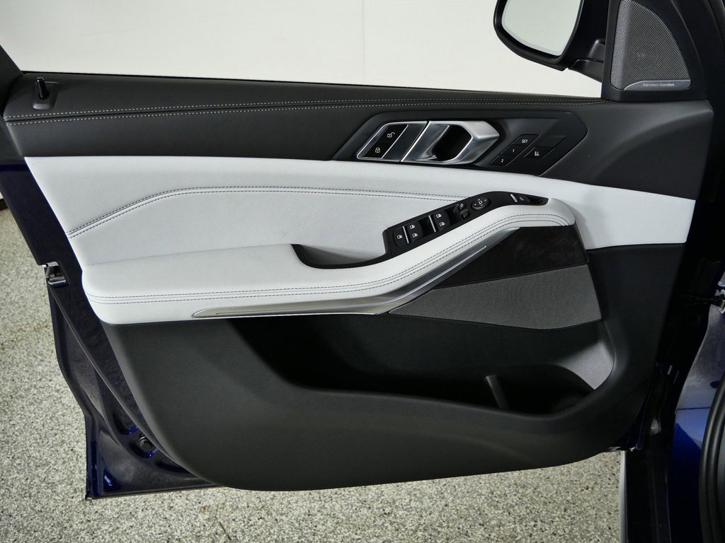 Thumbnail: 2026 BMW X5 - 37
