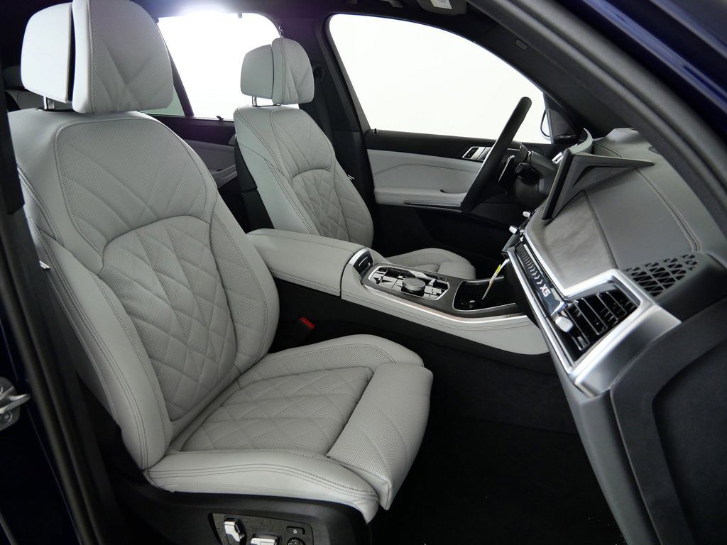 Thumbnail: 2026 BMW X5 - 10