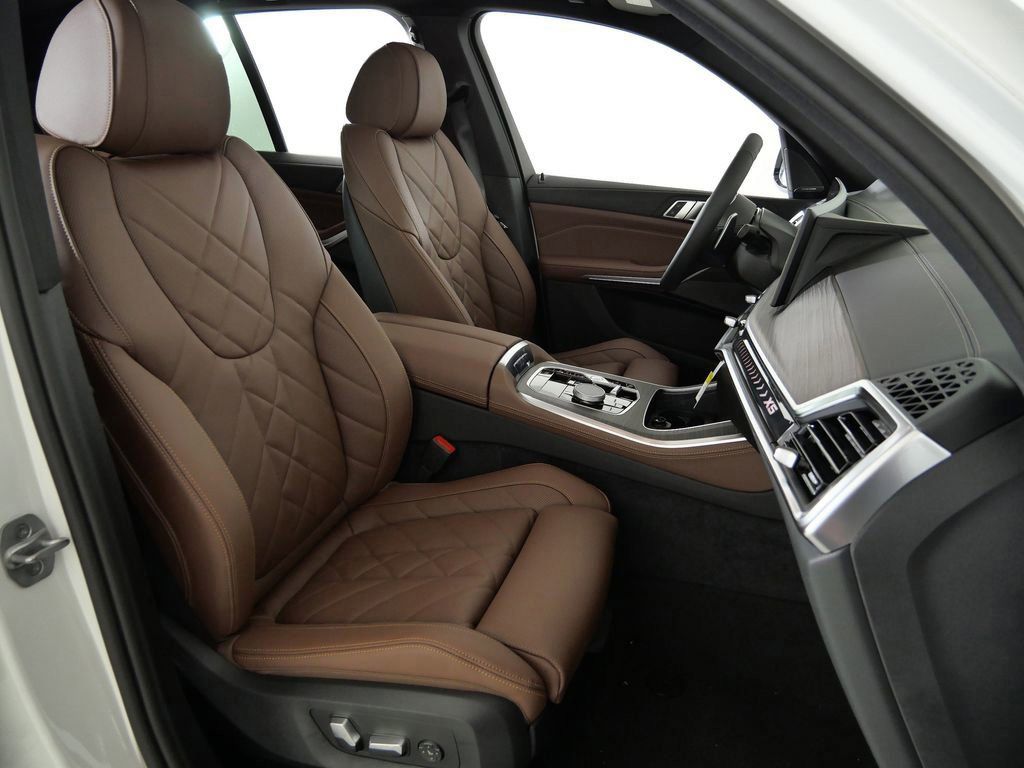 Thumbnail: 2026 BMW X5 - 10