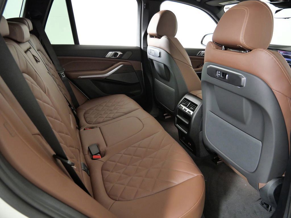 Thumbnail: 2026 BMW X5 - 11