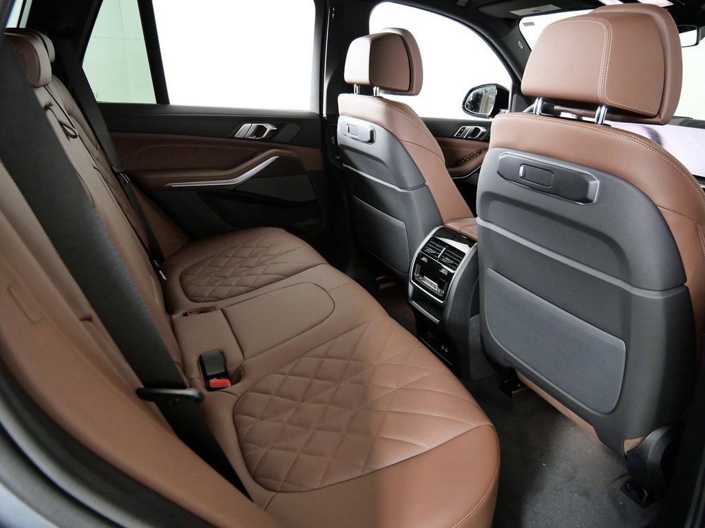 Thumbnail: 2026 BMW X5 - 11