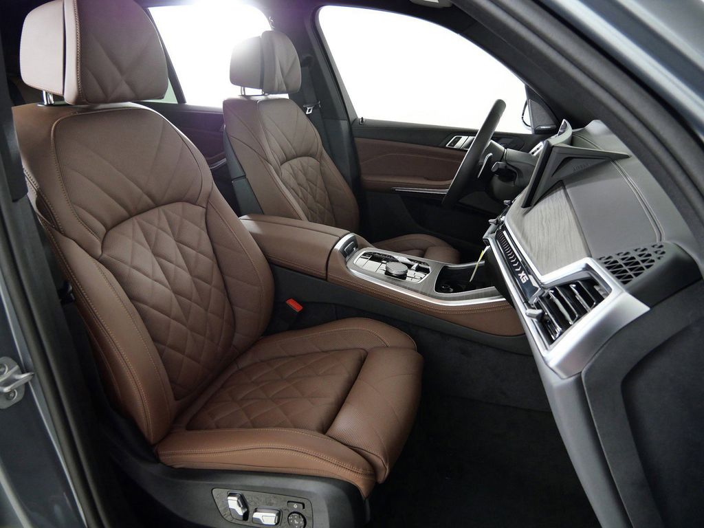Thumbnail: 2026 BMW X5 - 10