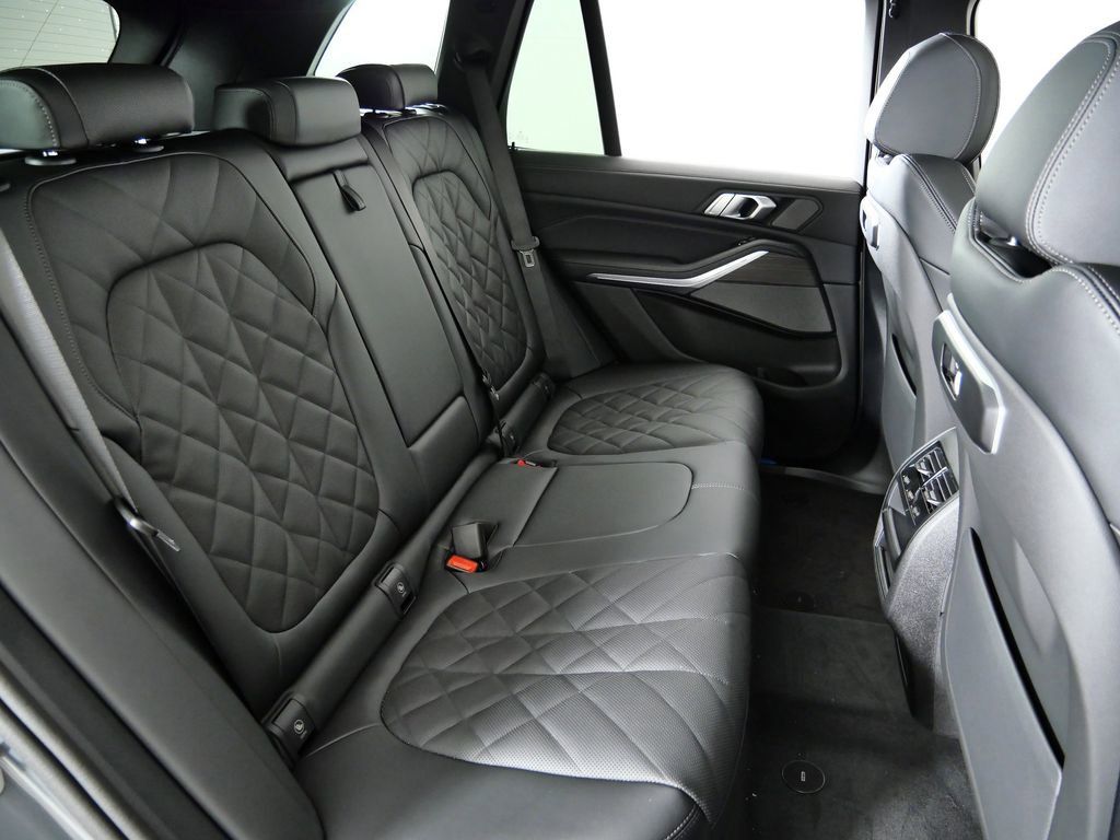 Thumbnail: 2026 BMW X5 - 32