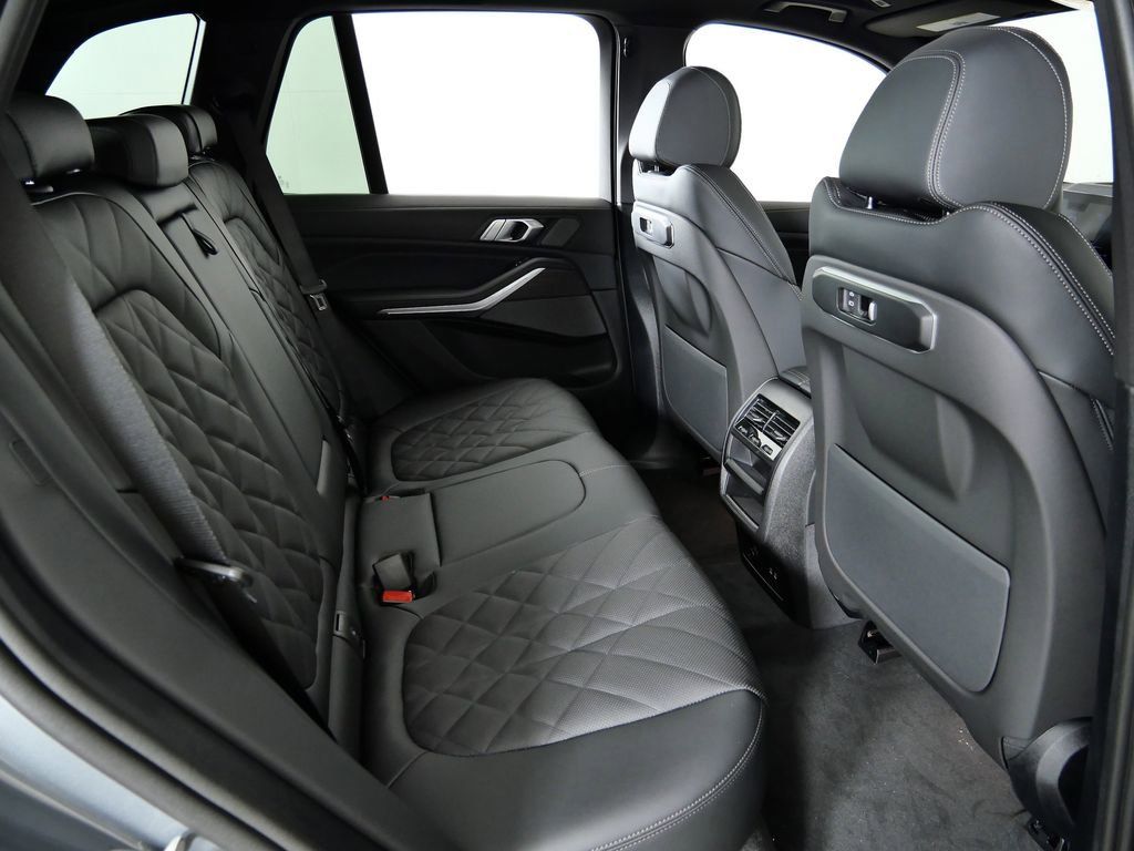 Thumbnail: 2026 BMW X5 - 11