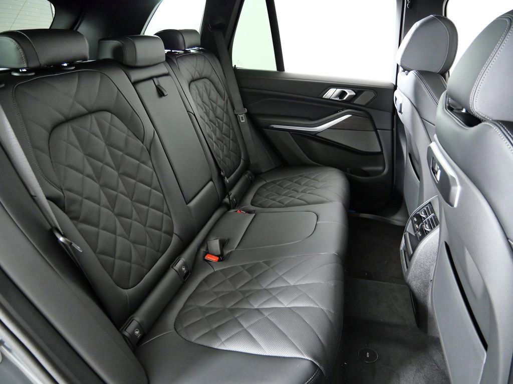 Thumbnail: 2026 BMW X5 - 32