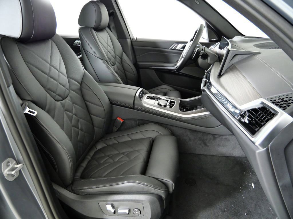 Thumbnail: 2026 BMW X5 - 10