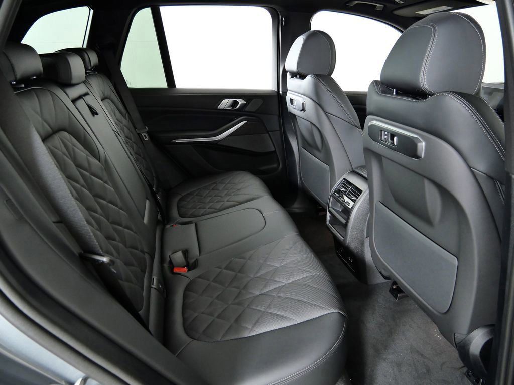 Thumbnail: 2026 BMW X5 - 11