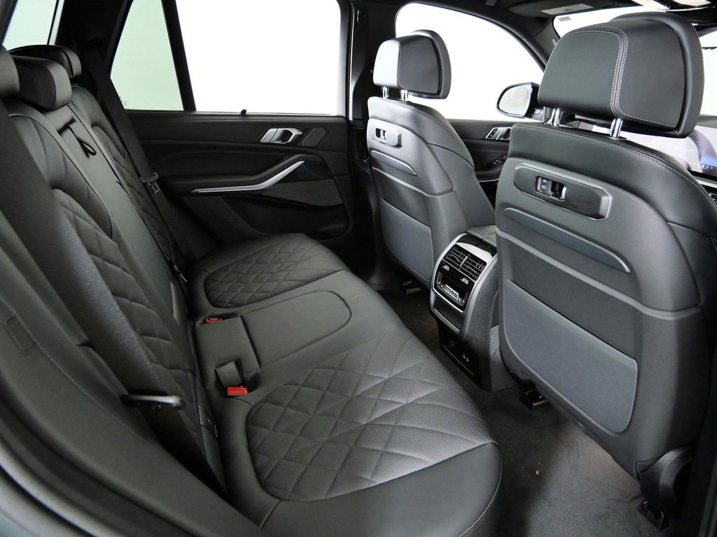 Thumbnail: 2026 BMW X5 - 11
