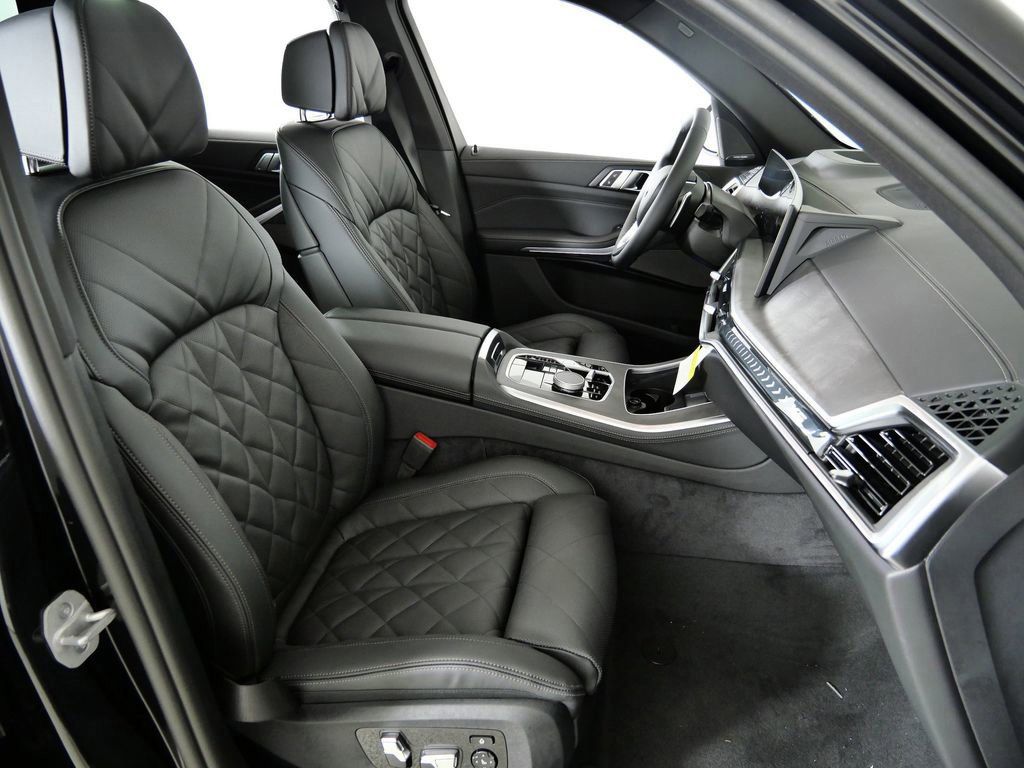 Thumbnail: 2026 BMW X5 - 10