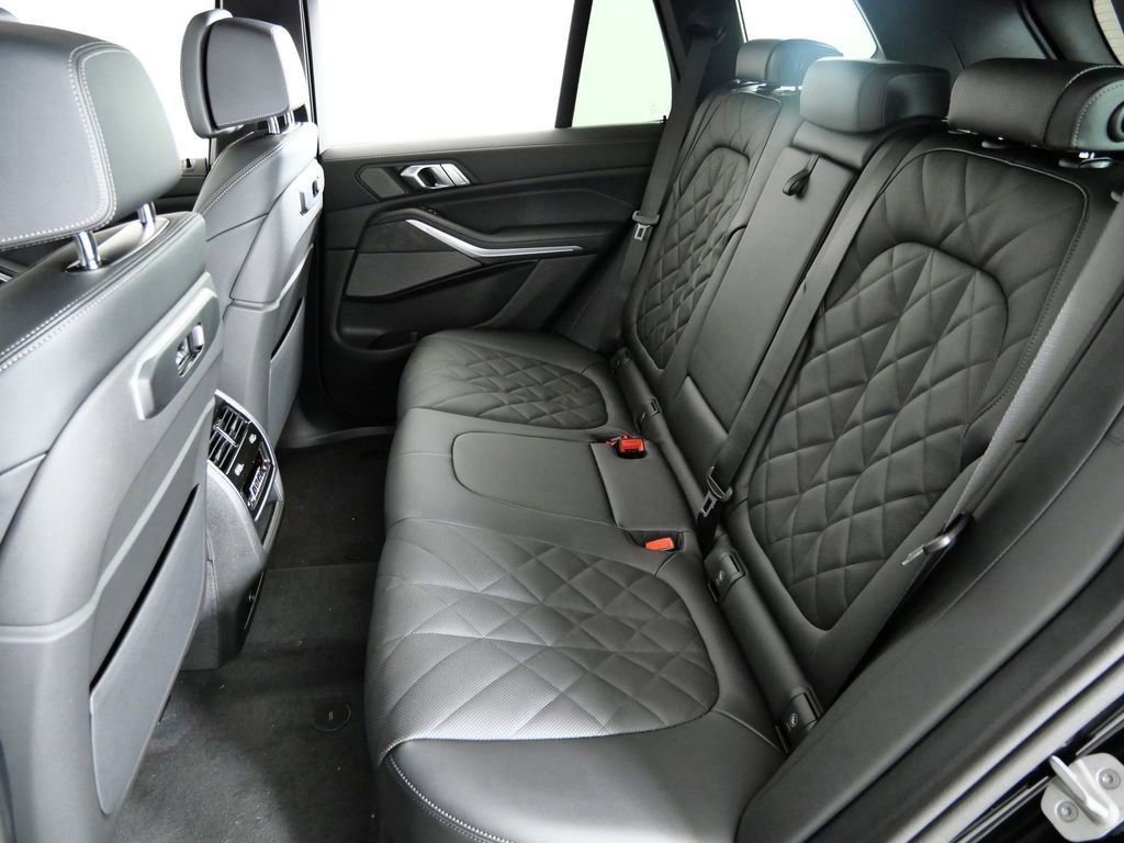 Thumbnail: 2026 BMW X5 - 37