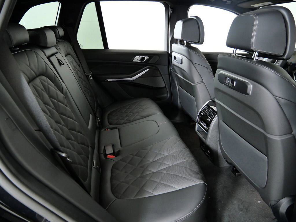 Thumbnail: 2026 BMW X5 - 11