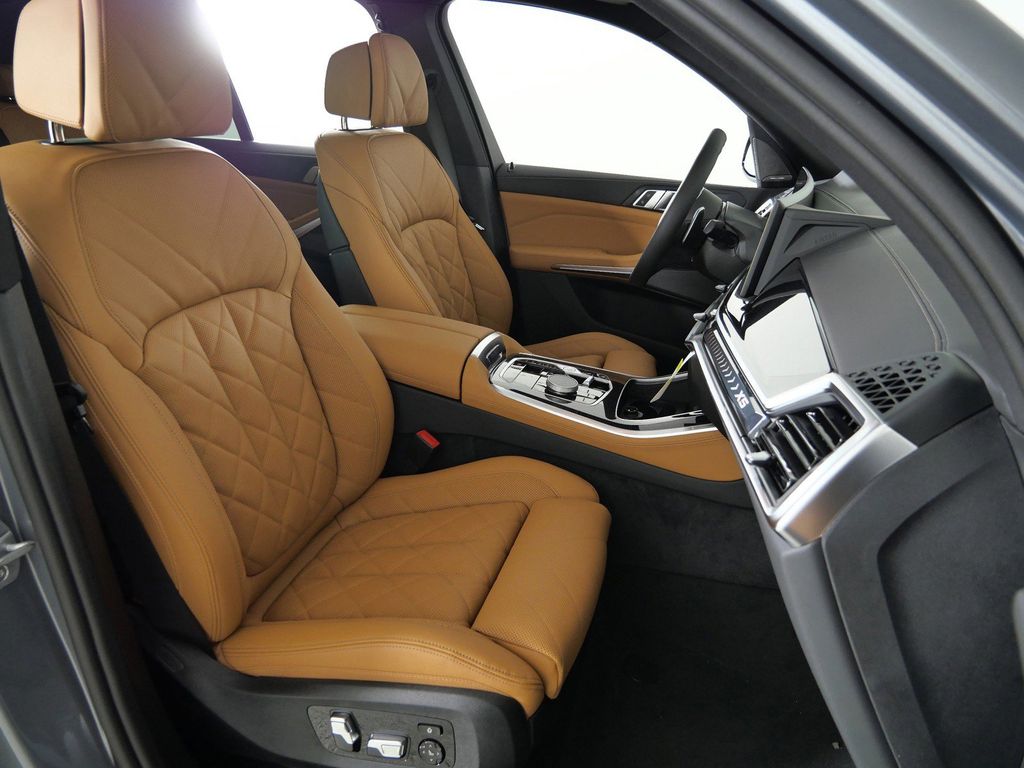 Thumbnail: 2026 BMW X5 - 10