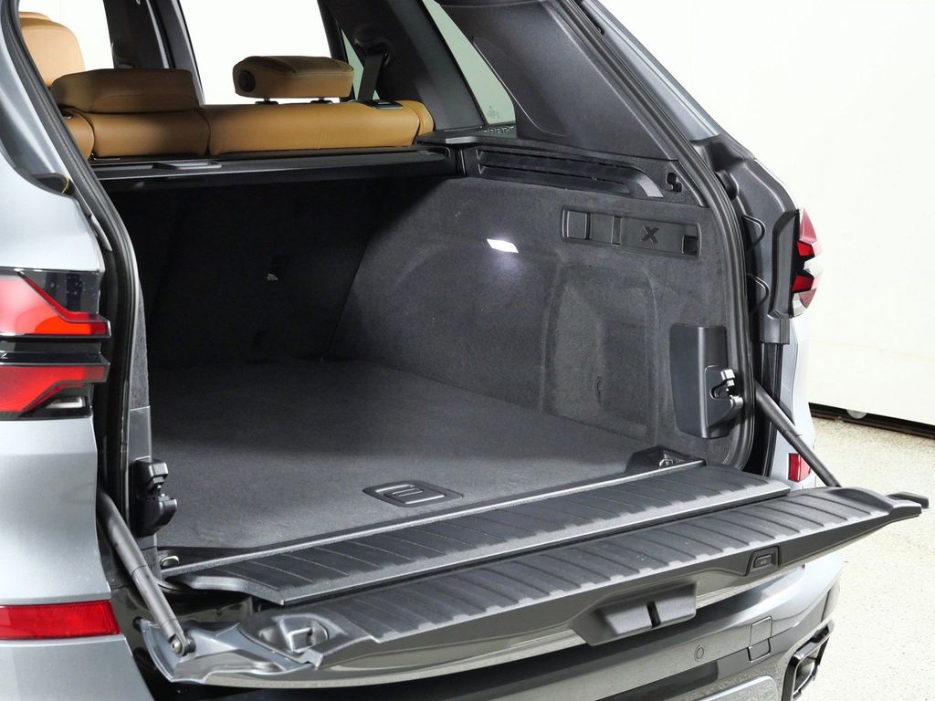 Thumbnail: 2026 BMW X5 - 12