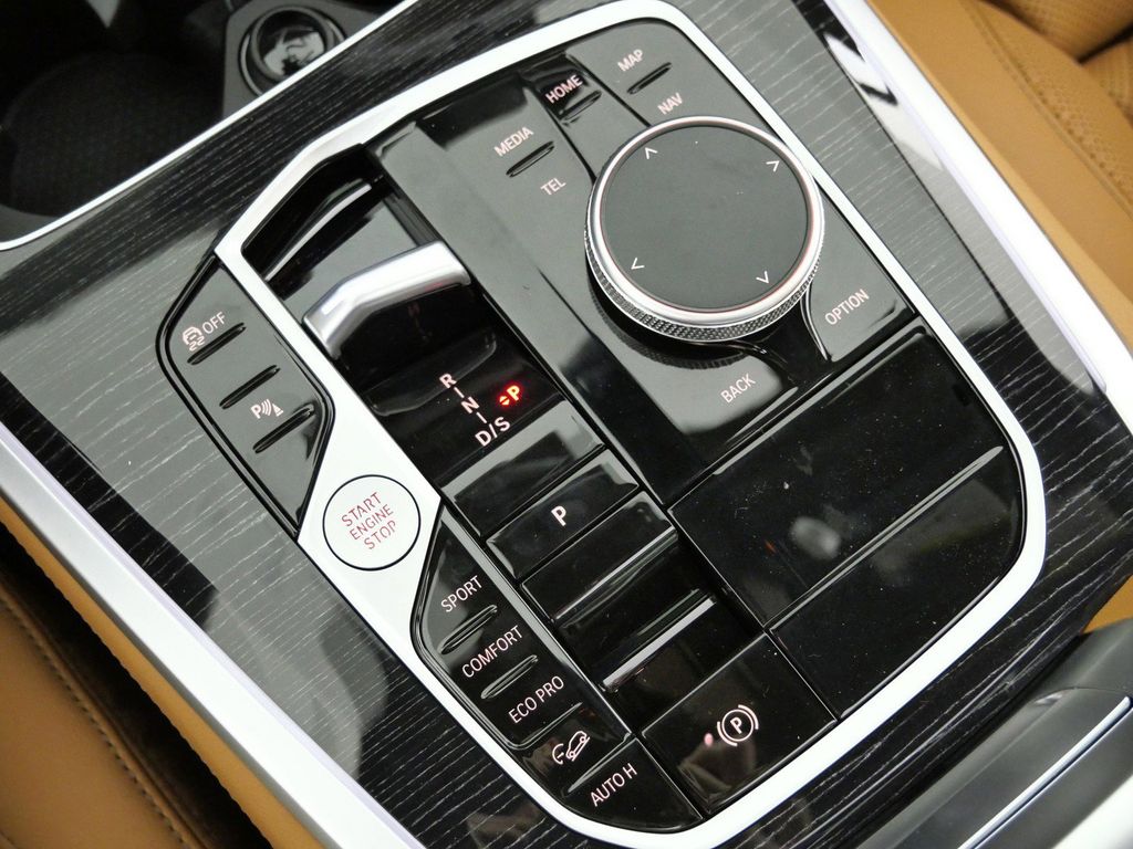 Thumbnail: 2026 BMW X5 - 13