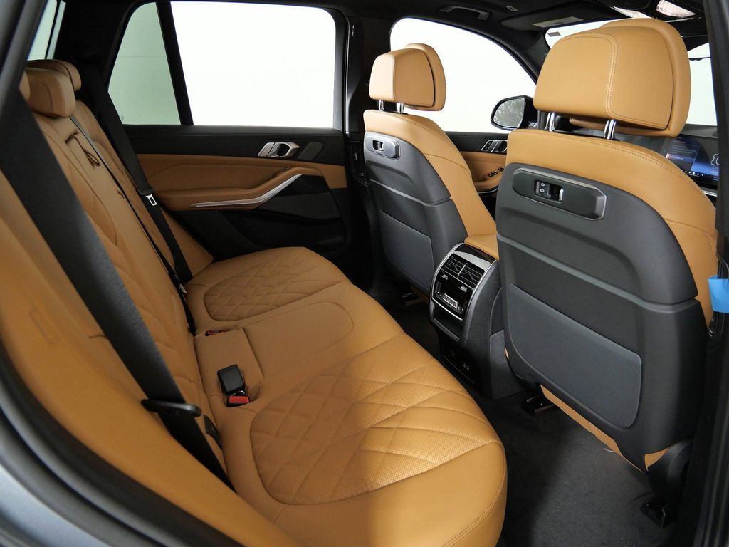 Thumbnail: 2026 BMW X5 - 11
