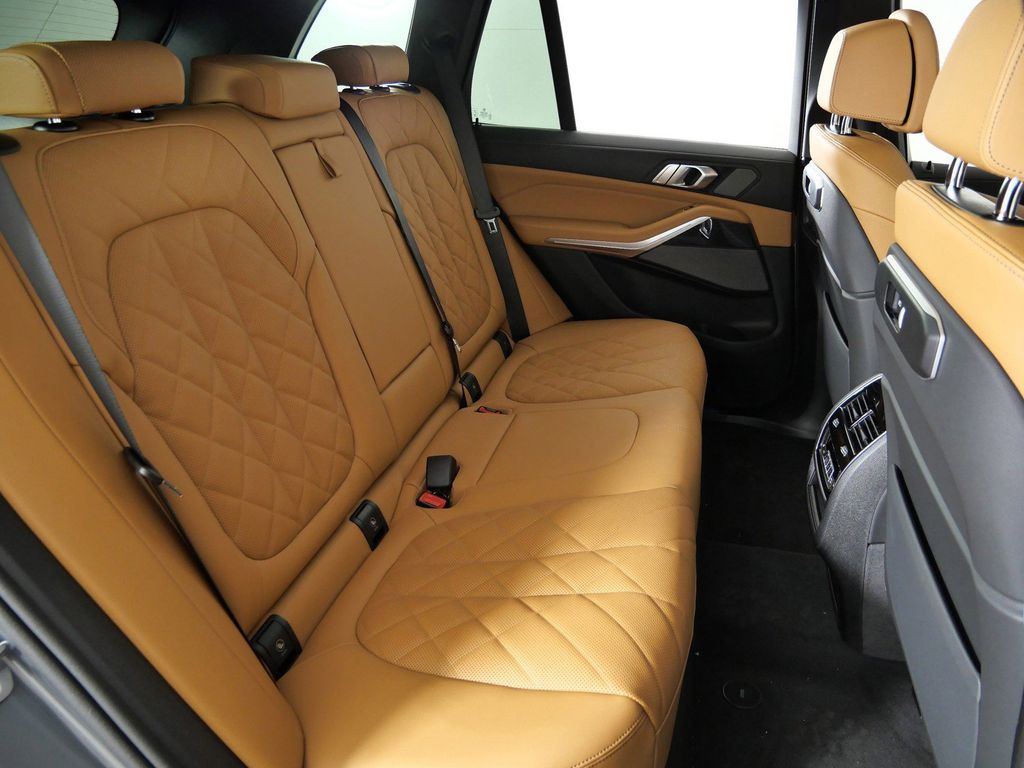 Thumbnail: 2026 BMW X5 - 33