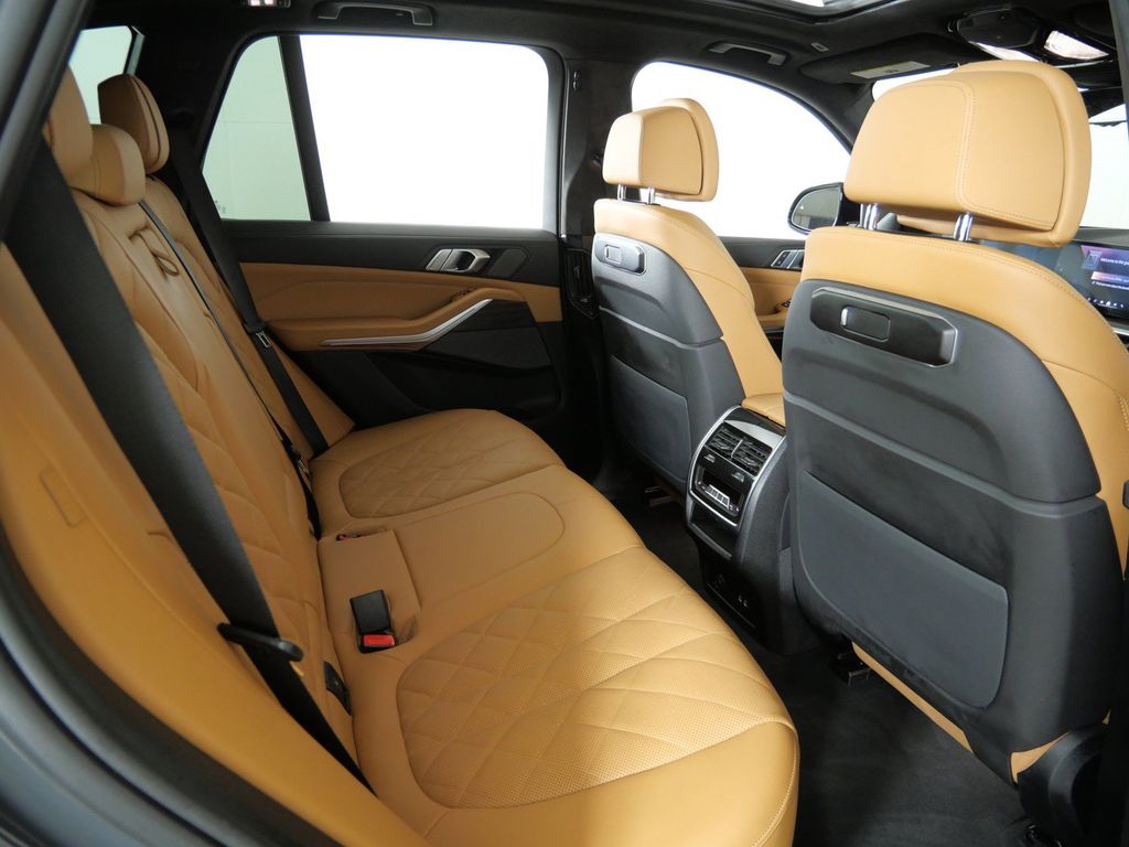 Thumbnail: 2026 BMW X5 - 11
