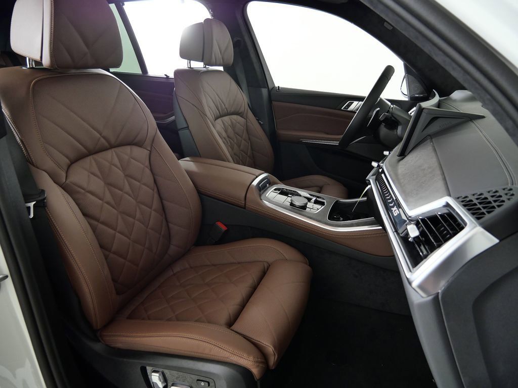 Thumbnail: 2026 BMW X5 - 10