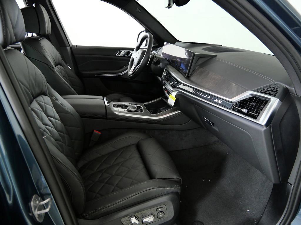 Thumbnail: 2026 BMW X5 - 9