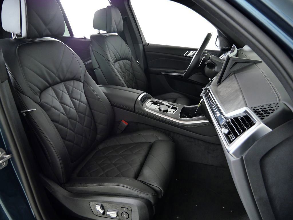 Thumbnail: 2026 BMW X5 - 10