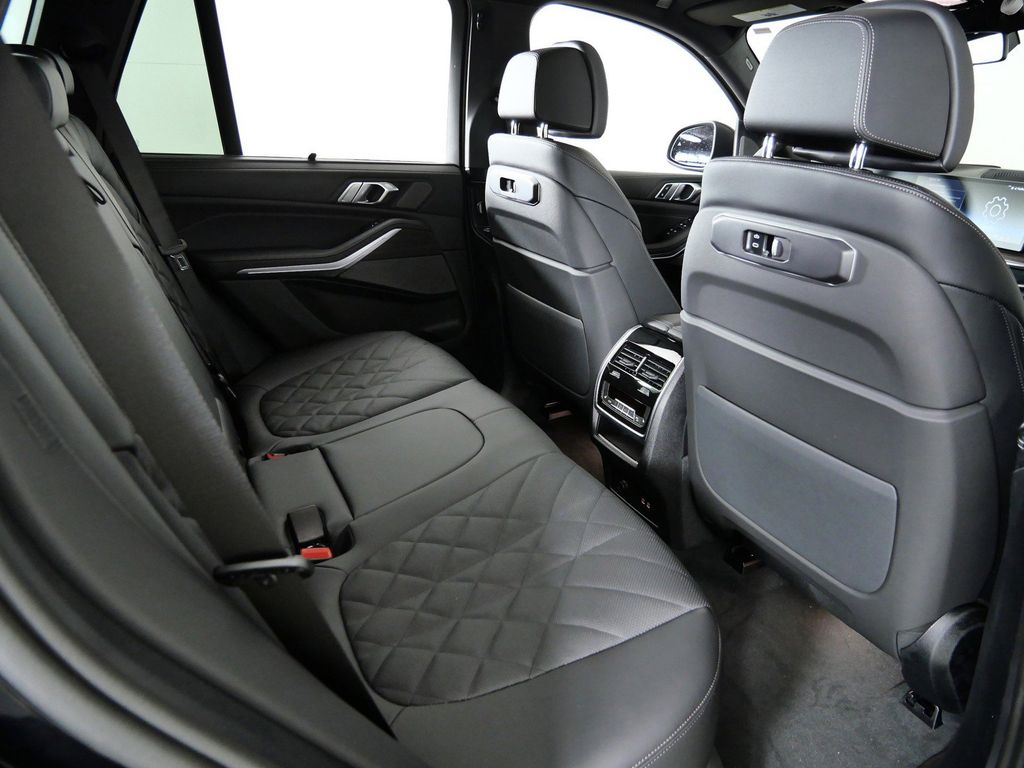 Thumbnail: 2026 BMW X5 - 11