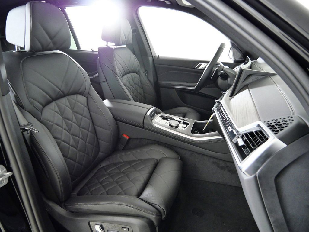 Thumbnail: 2026 BMW X5 - 10