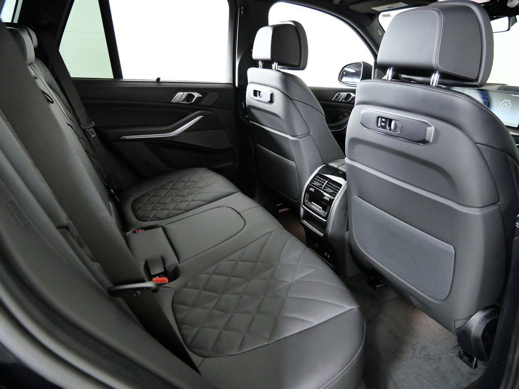 Thumbnail: 2026 BMW X5 - 11
