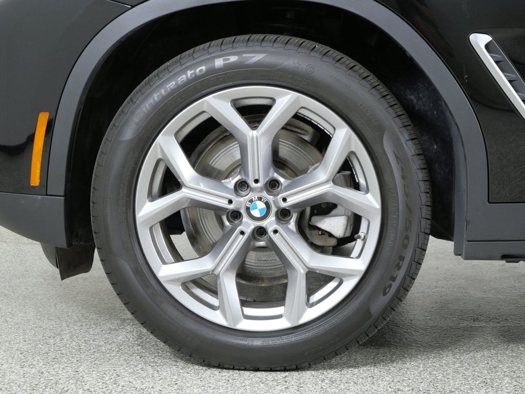Thumbnail: 2025 BMW X4 - 25
