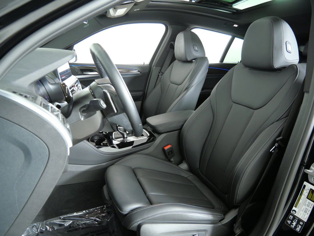 Thumbnail: 2025 BMW X4 - 39