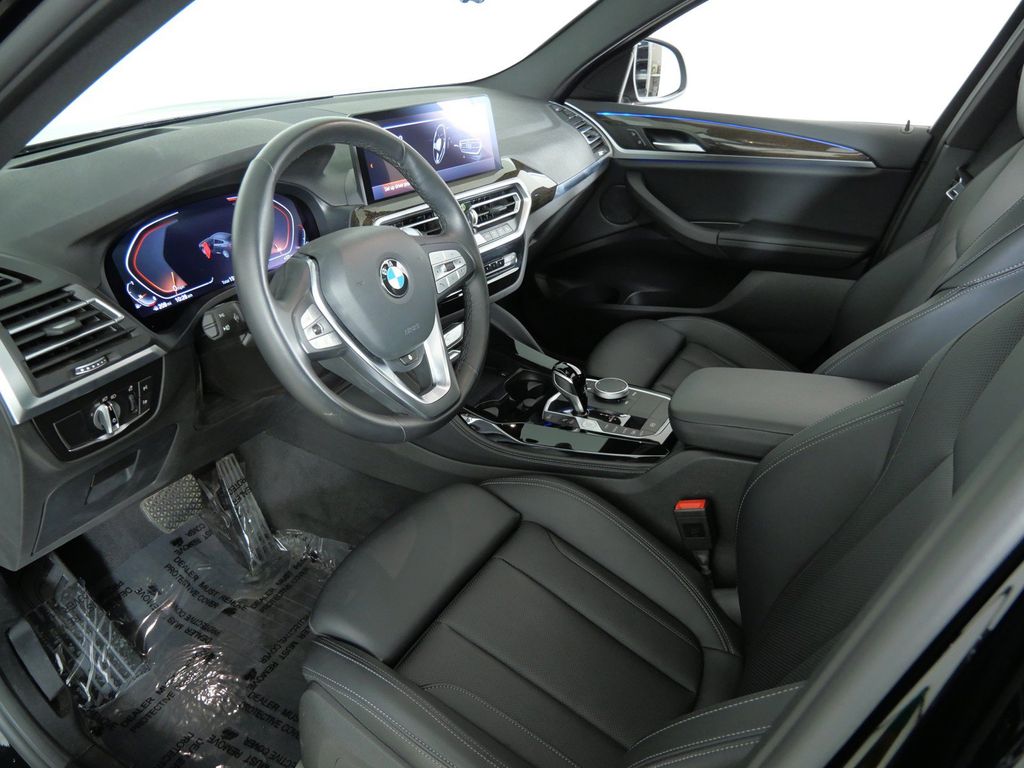 Thumbnail: 2025 BMW X4 - 38