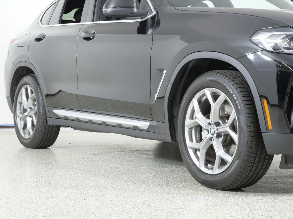 Thumbnail: 2025 BMW X4 - 8