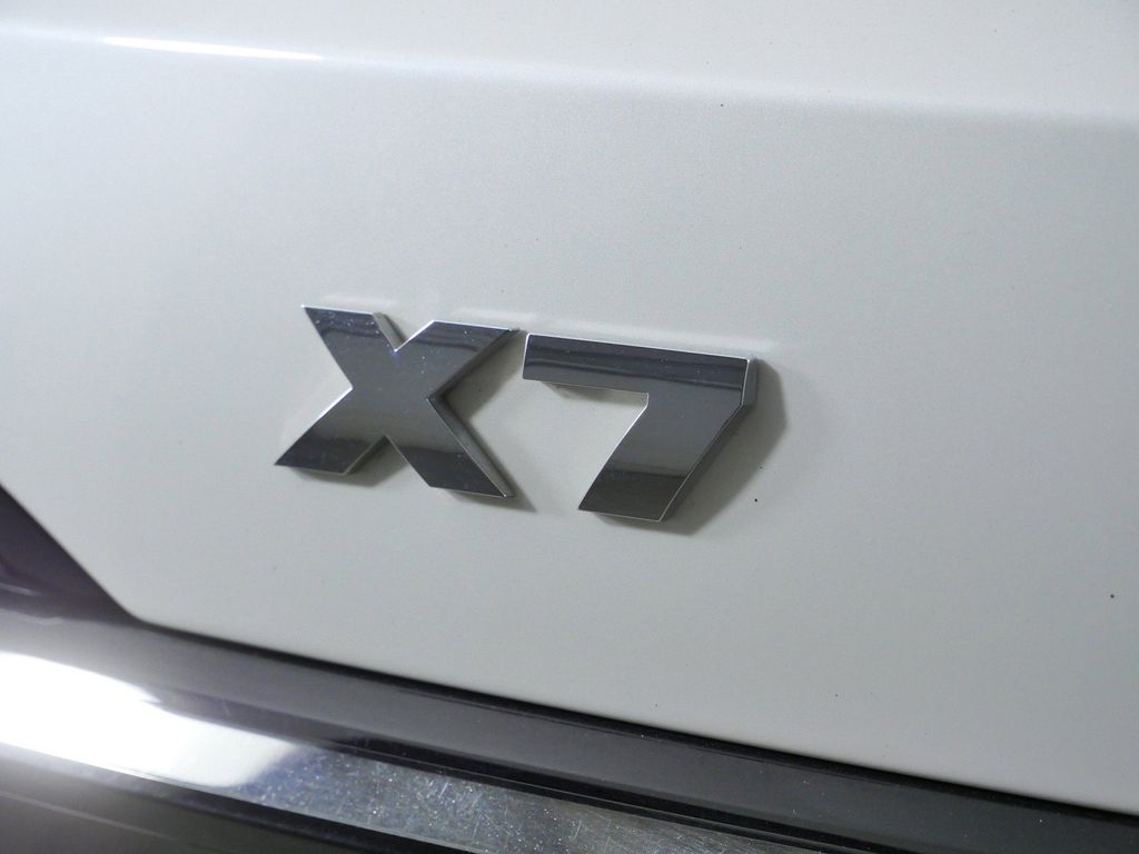 Thumbnail: 2024 BMW X7 - 24