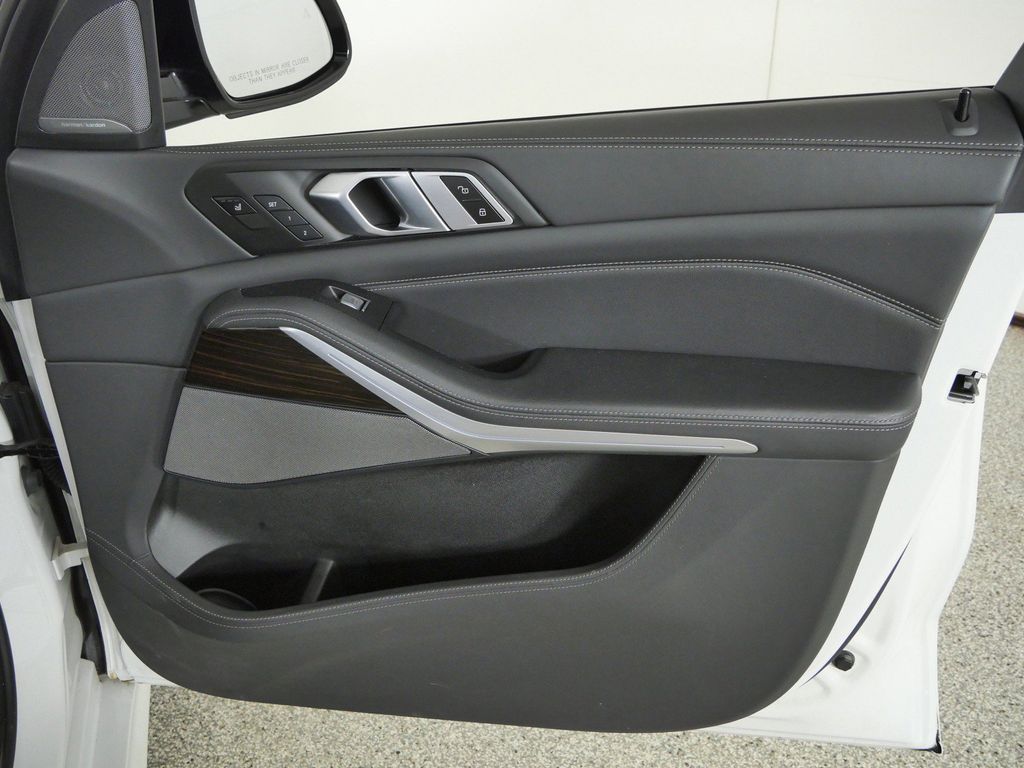 Thumbnail: 2024 BMW X7 - 29