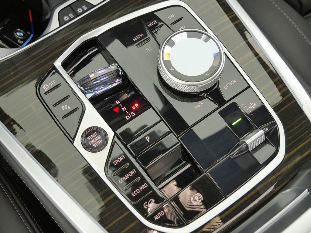 Thumbnail: 2024 BMW X7 - 13