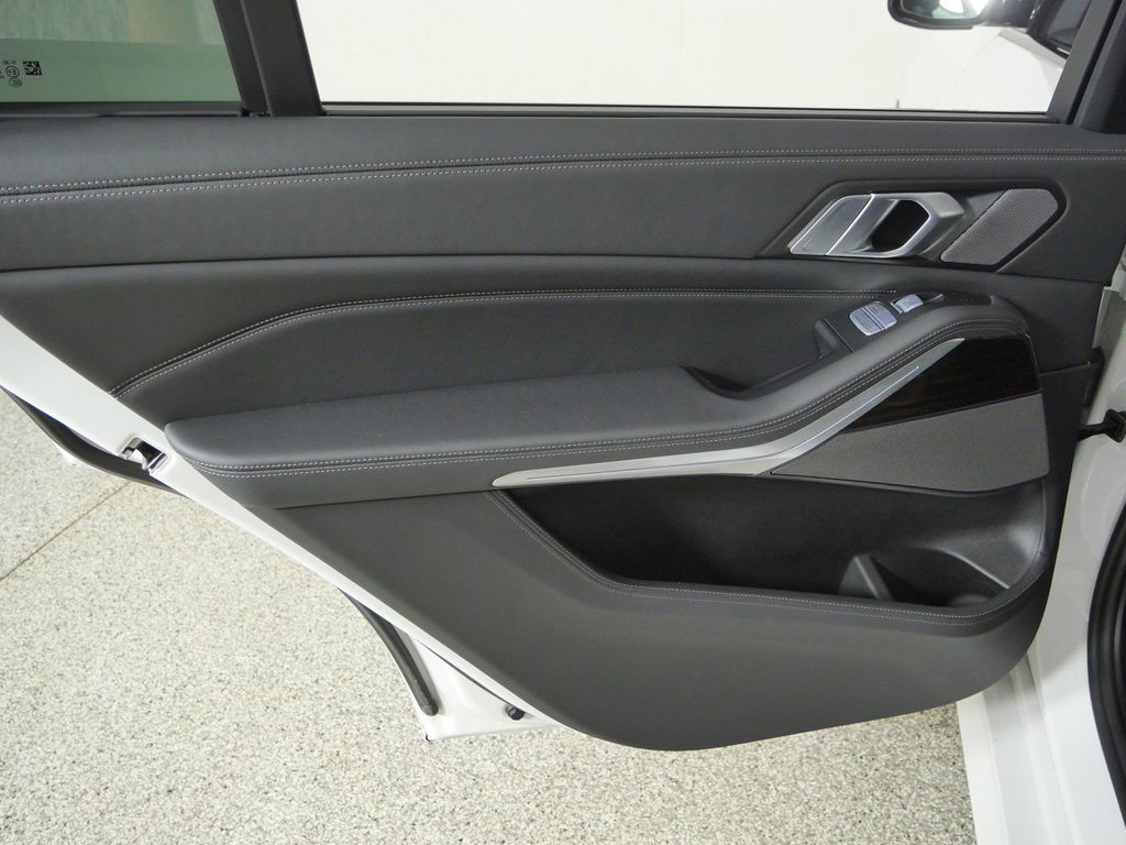 Thumbnail: 2024 BMW X7 - 38