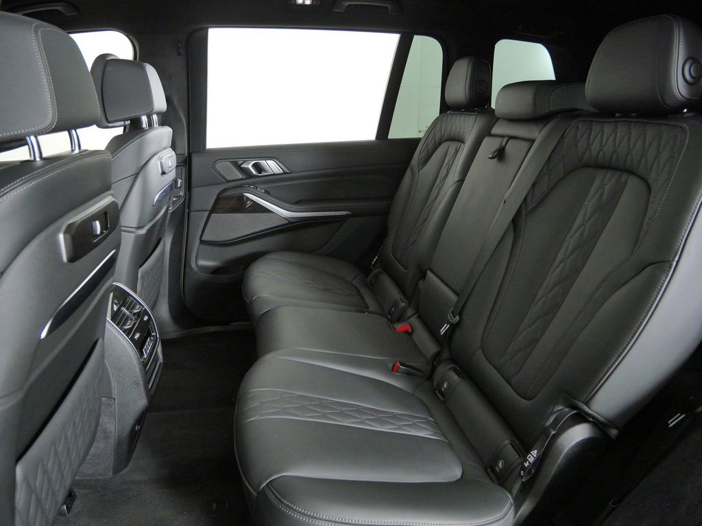 Thumbnail: 2024 BMW X7 - 40