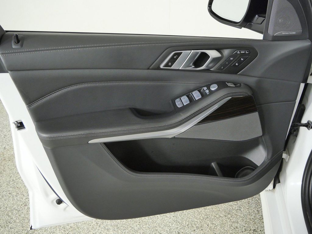 Thumbnail: 2024 BMW X7 - 41