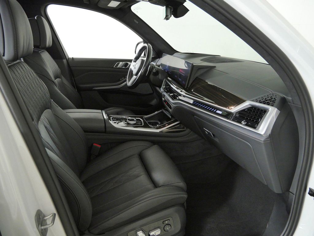 Thumbnail: 2024 BMW X7 - 9