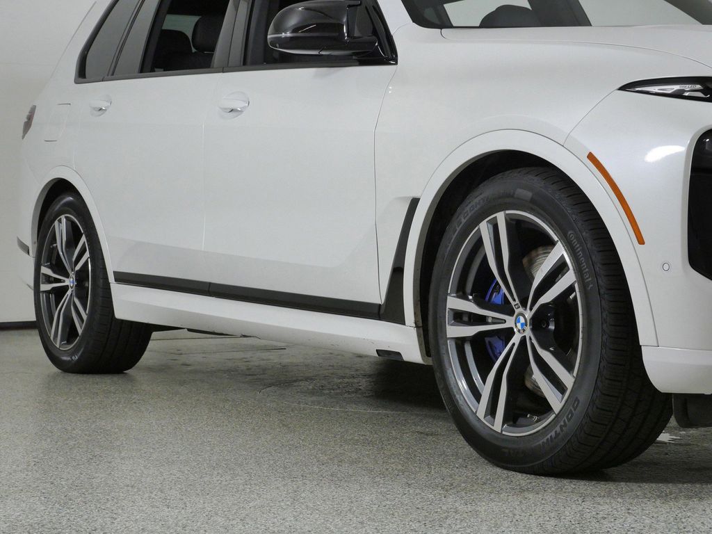 Thumbnail: 2024 BMW X7 - 8