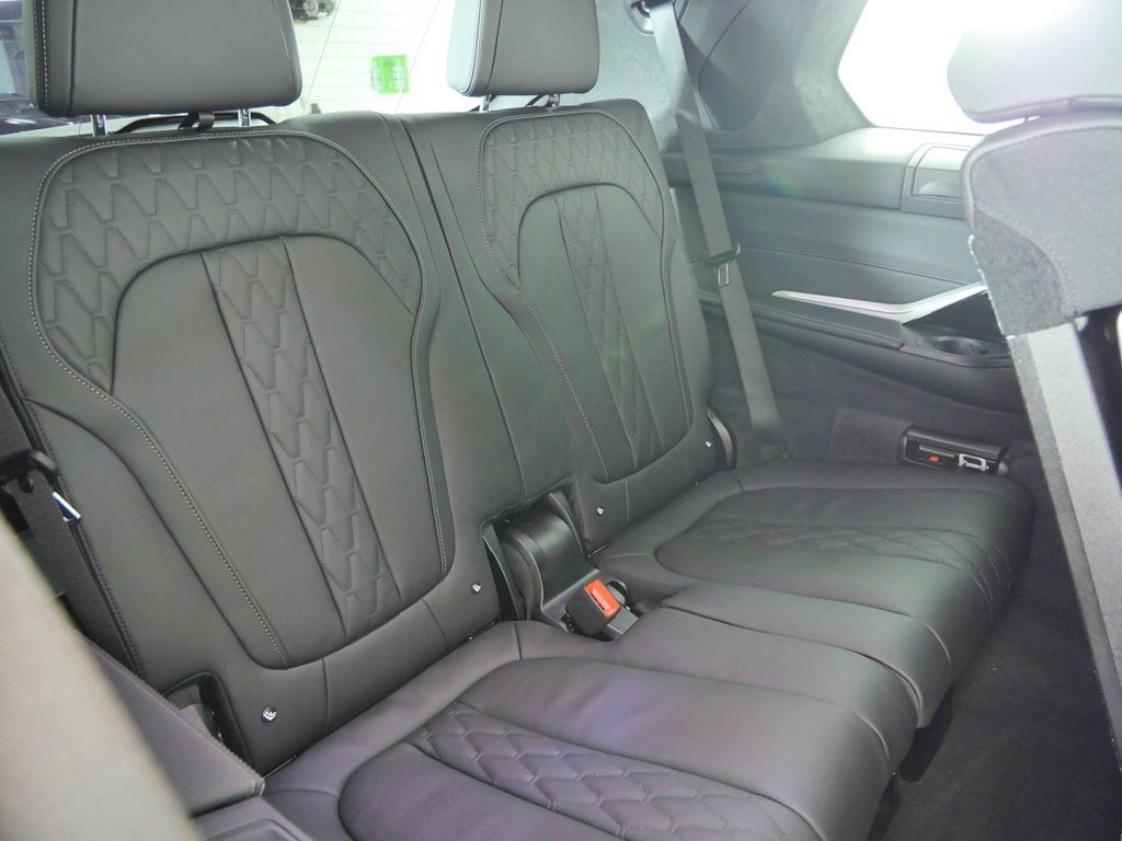 Thumbnail: 2024 BMW X7 - 35