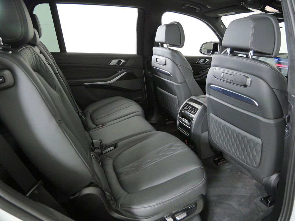 Thumbnail: 2024 BMW X7 - 11