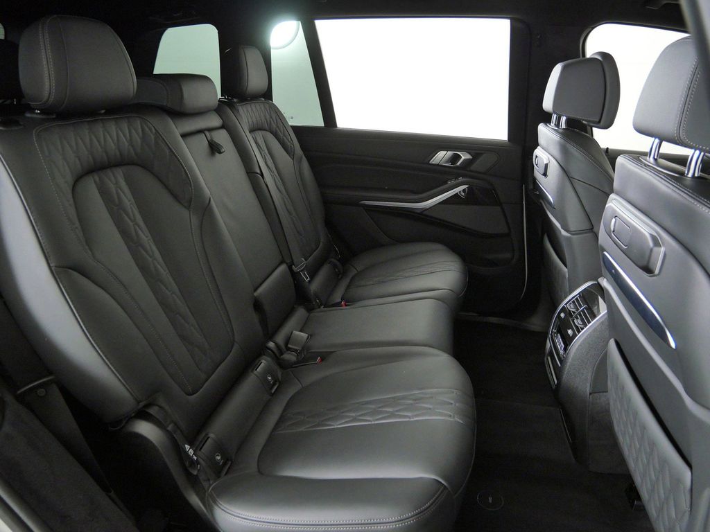 Thumbnail: 2024 BMW X7 - 34